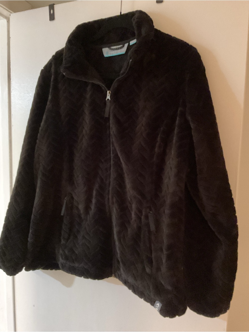 💕 Plush Zip-Front Jacket - Black